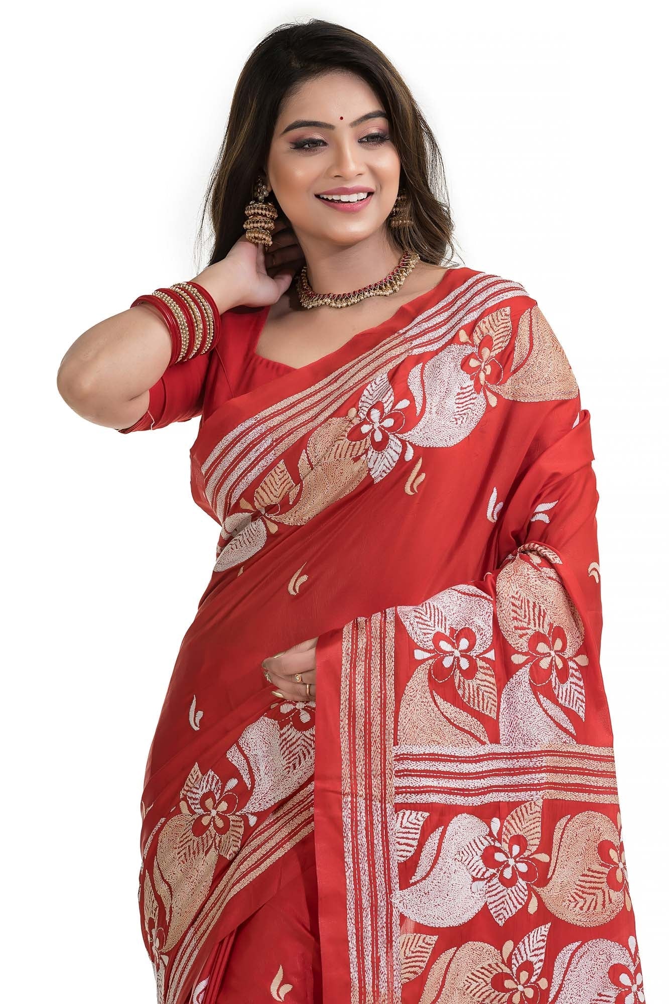 How to Select the Perfect Saree for a Party: A 2025 Guide